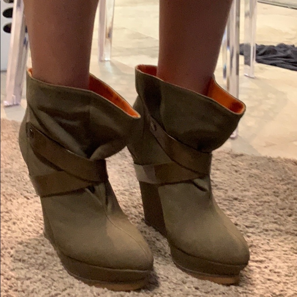 Qupid Wedge Bootie Size8 - image 6